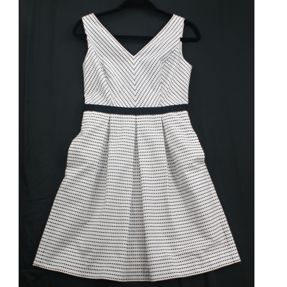 White House Black Market Geometric Square Print V-Neck Fit Flare Dress Size 4